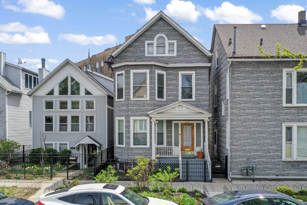 1429 W Barry Avenue - Photo 0