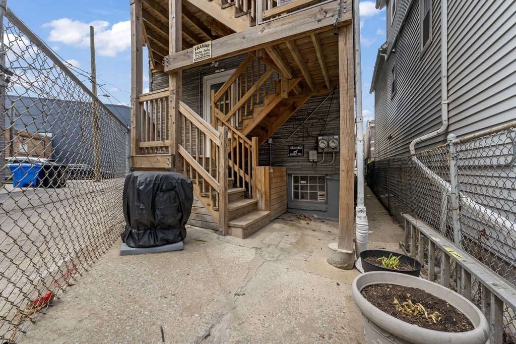 1429 W Barry Avenue - Photo 17
