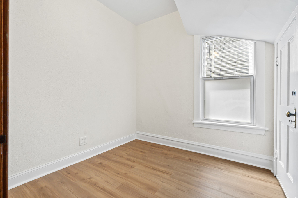1429 W Barry Avenue - Photo 7