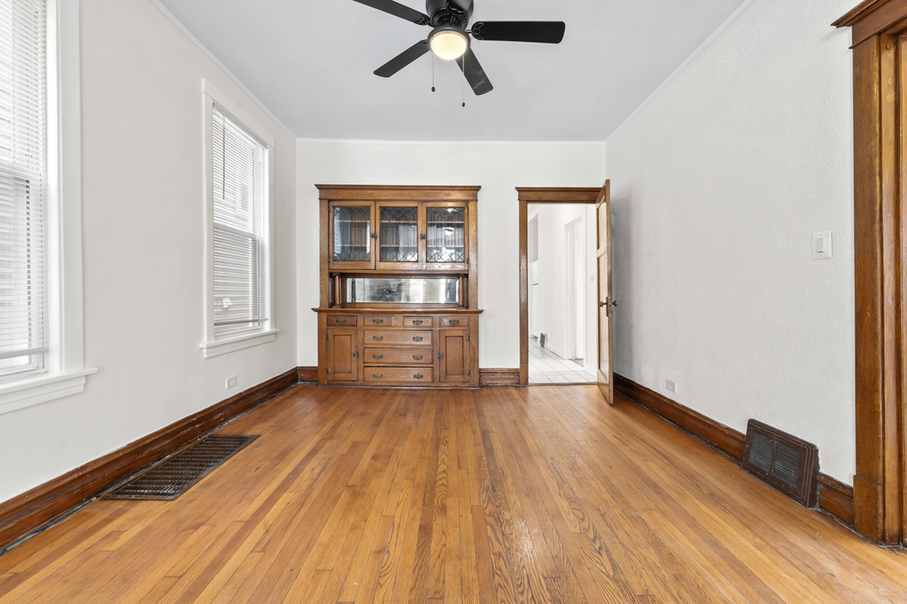 1429 W Barry Avenue - Photo 4