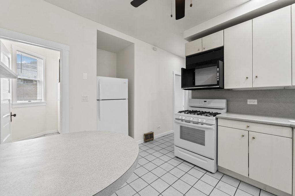 1429 W Barry Avenue - Photo 13