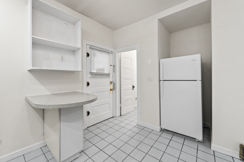 1429 W Barry Avenue - Photo 14