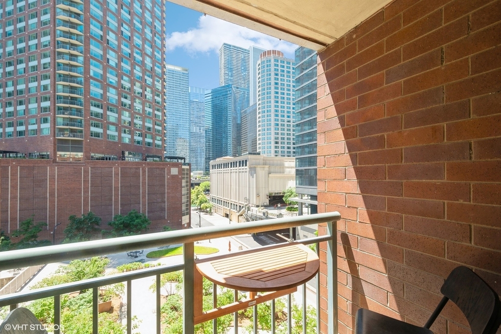 440 N Mcclurg Court - Photo 1