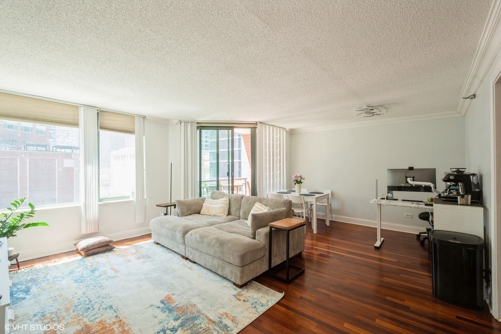 440 N Mcclurg Court - Photo 2