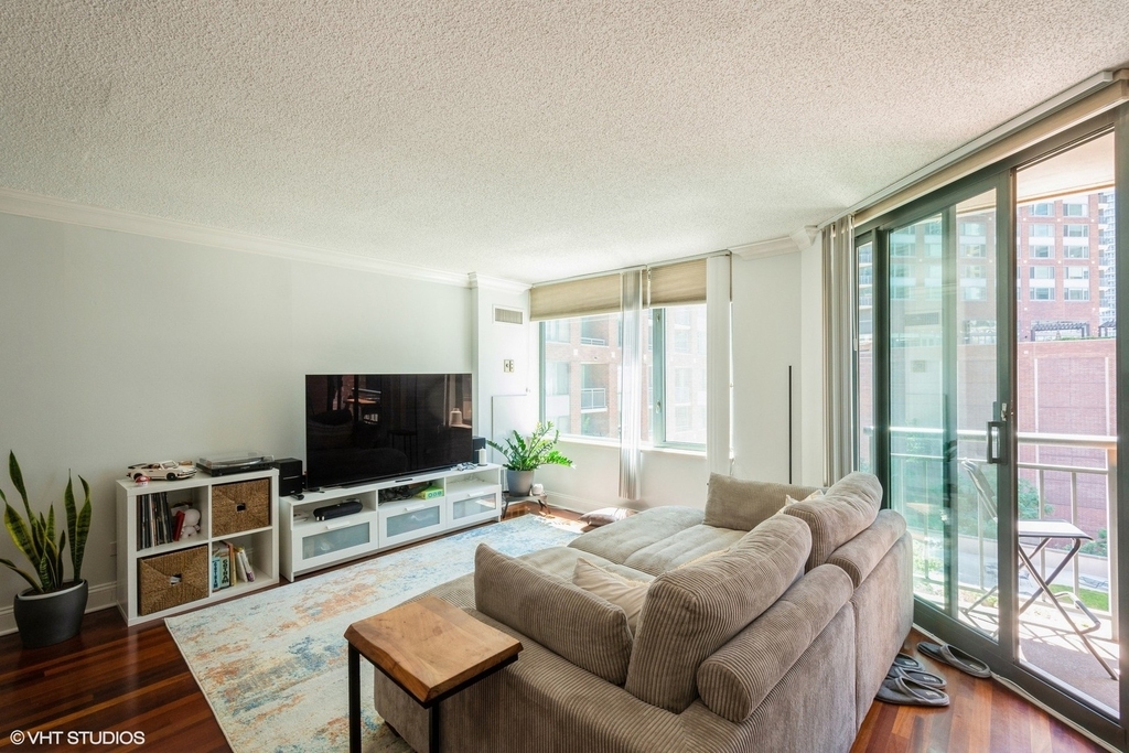 440 N Mcclurg Court - Photo 4