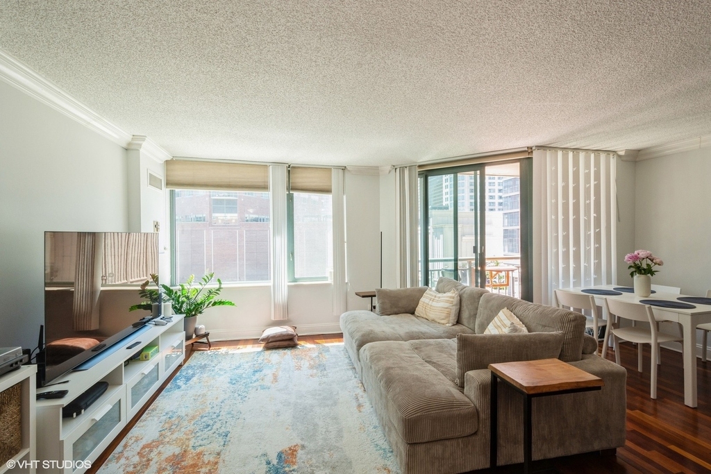 440 N Mcclurg Court - Photo 3