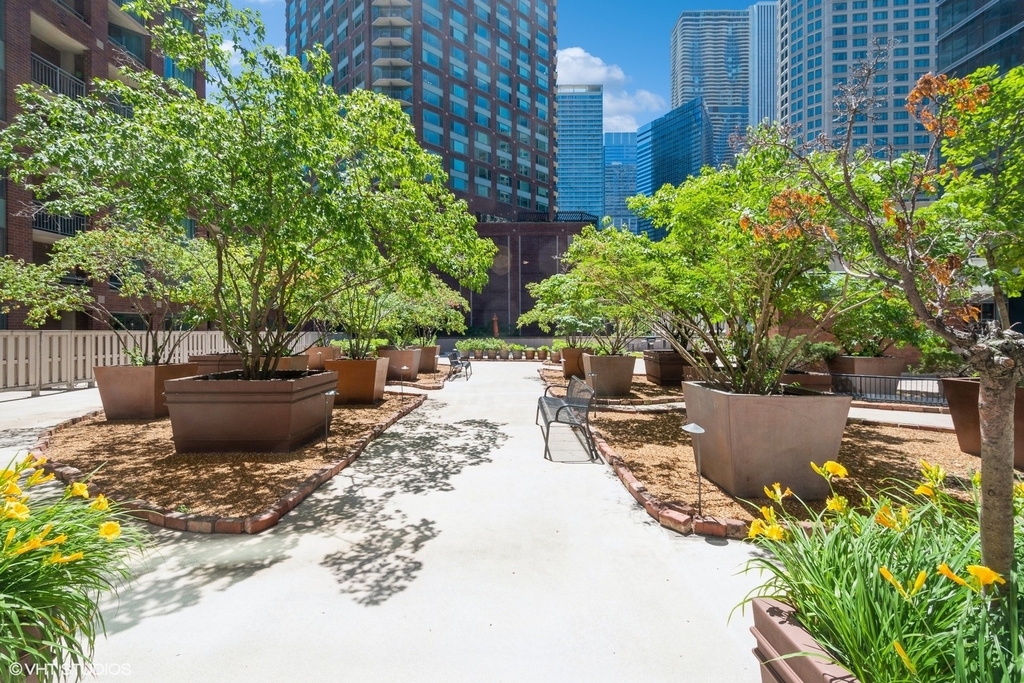 440 N Mcclurg Court - Photo 13