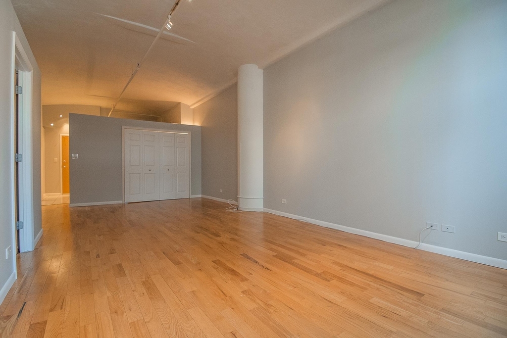 801 S Wells Street - Photo 2