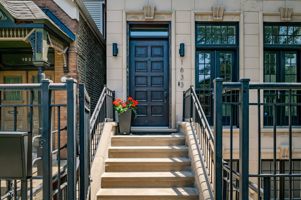 1633 N Wolcott Avenue - Photo 2