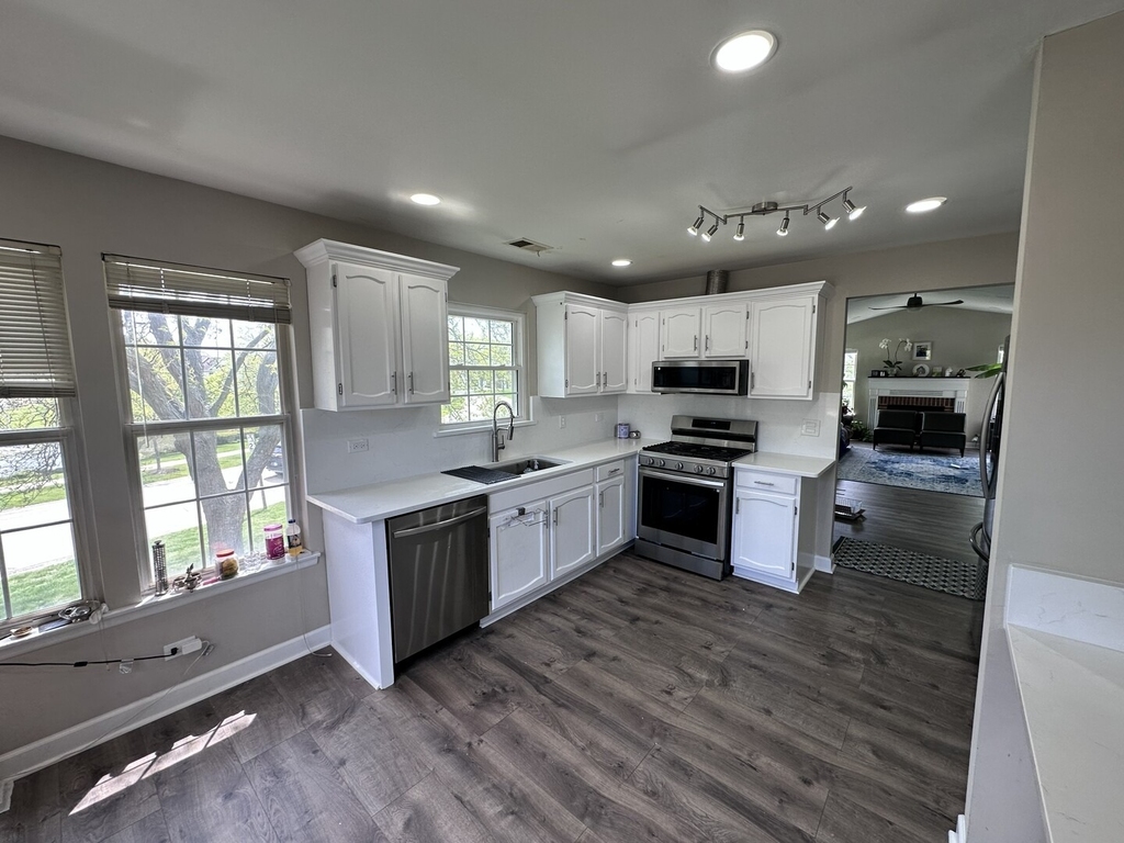 202 E Fabish Drive - Photo 3