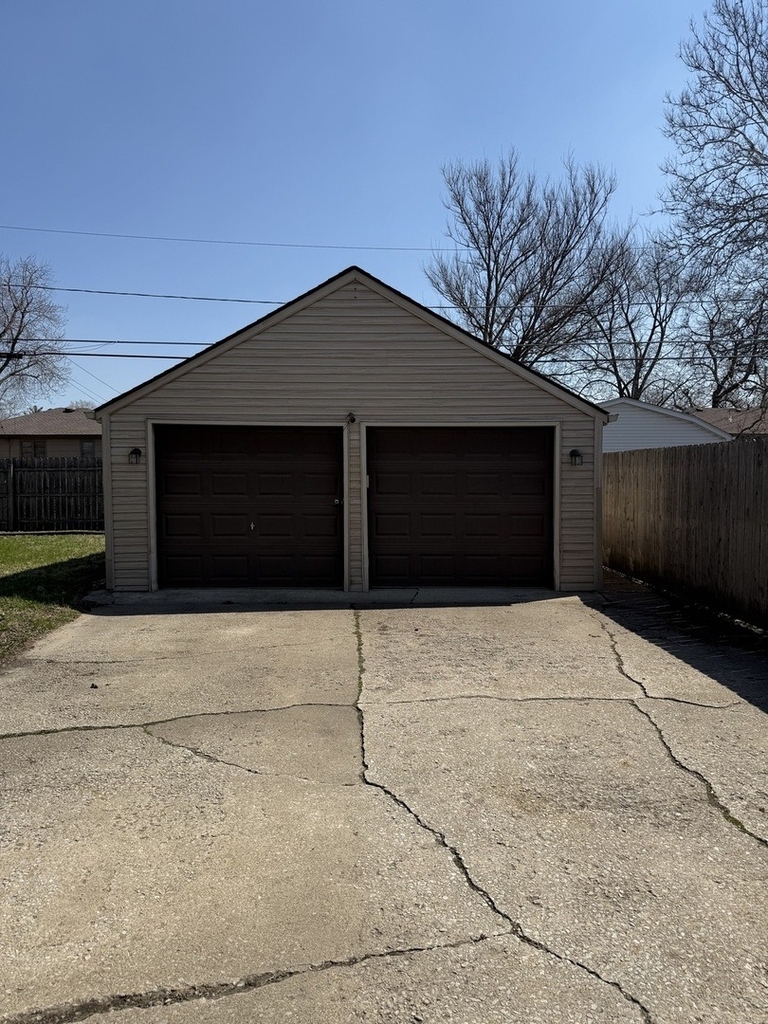 18343 Oakwood Avenue - Photo 2