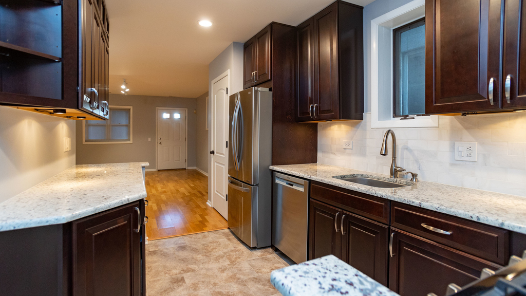 1423 W Melrose Street - Photo 5