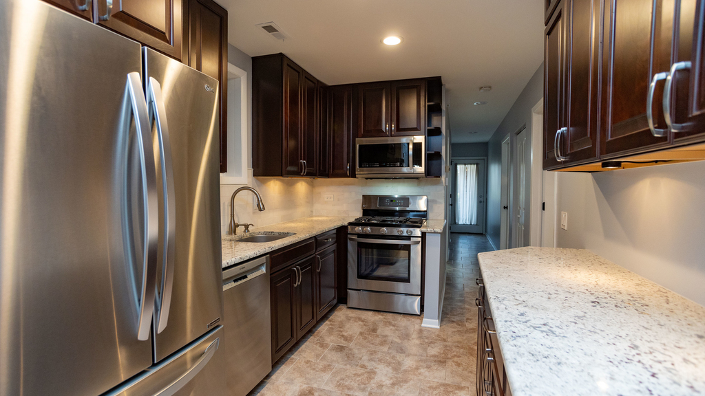 1423 W Melrose Street - Photo 4