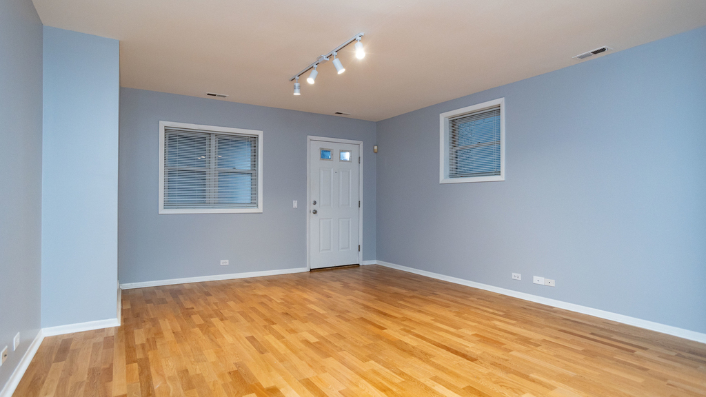 1423 W Melrose Street - Photo 3
