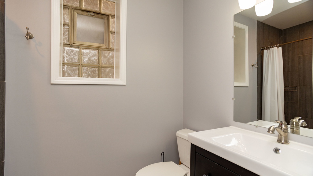 1423 W Melrose Street - Photo 8