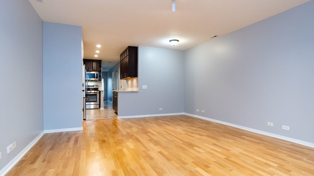 1423 W Melrose Street - Photo 1