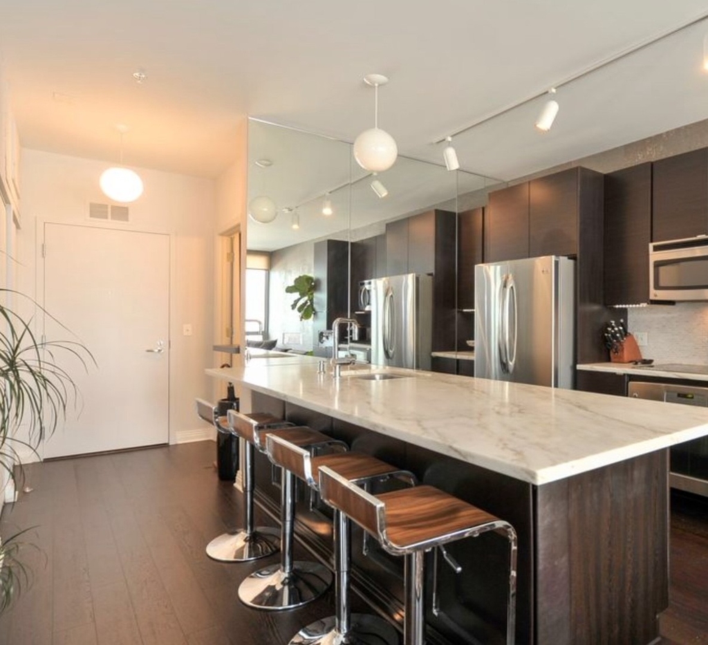 565 W Quincy Street - Photo 3