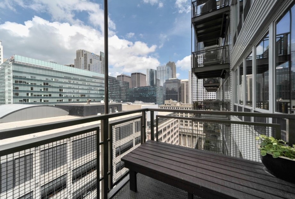 565 W Quincy Street - Photo 10