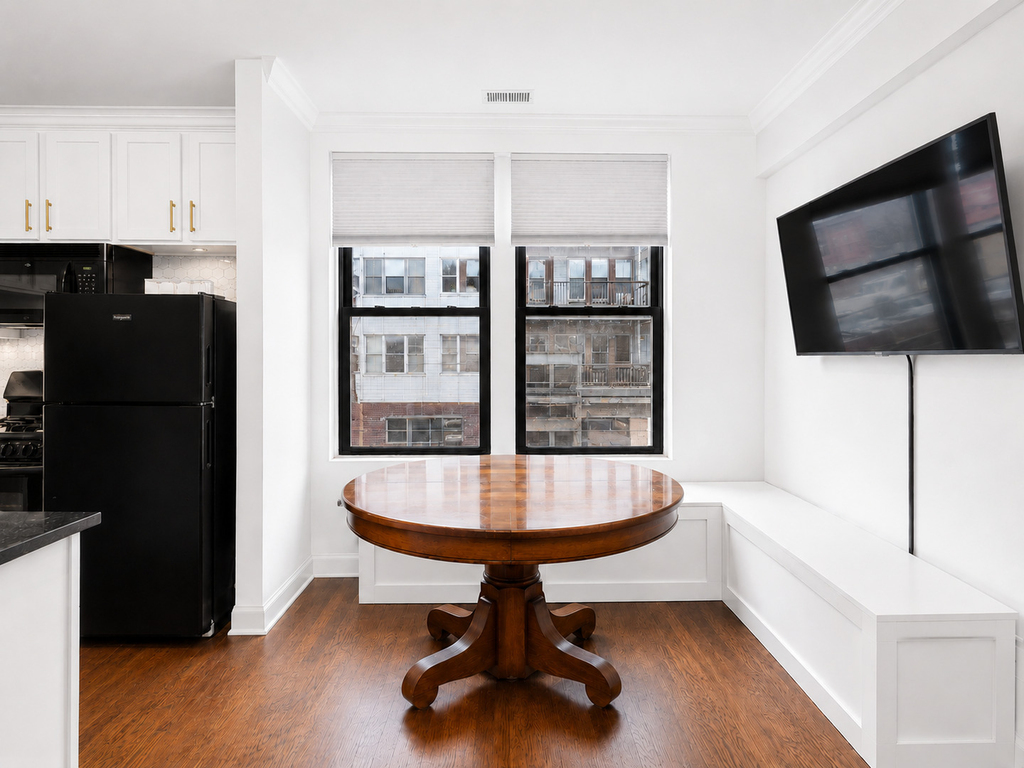 743 W Cornelia Avenue - Photo 4