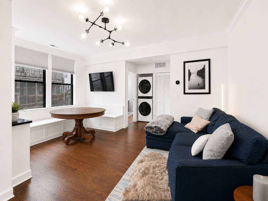 743 W Cornelia Avenue - Photo 2
