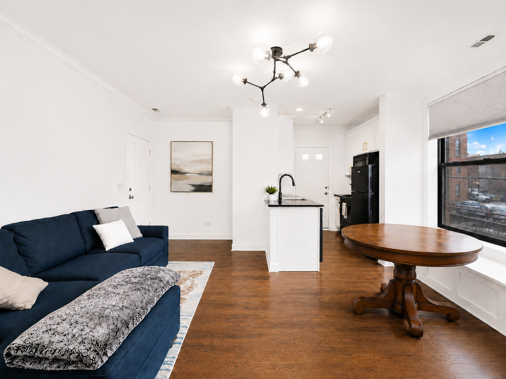 743 W Cornelia Avenue - Photo 3