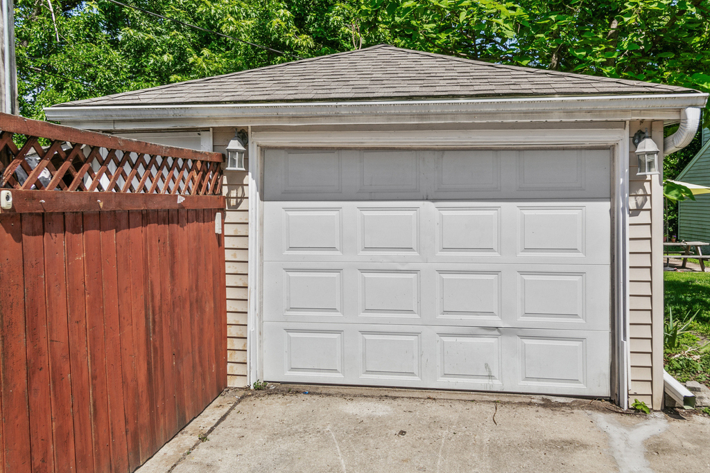 17561 Hillside Avenue - Photo 1
