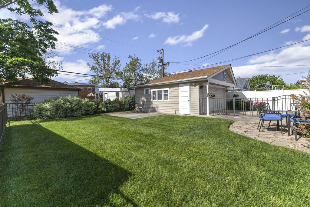 10813 Berkshire Street - Photo 14