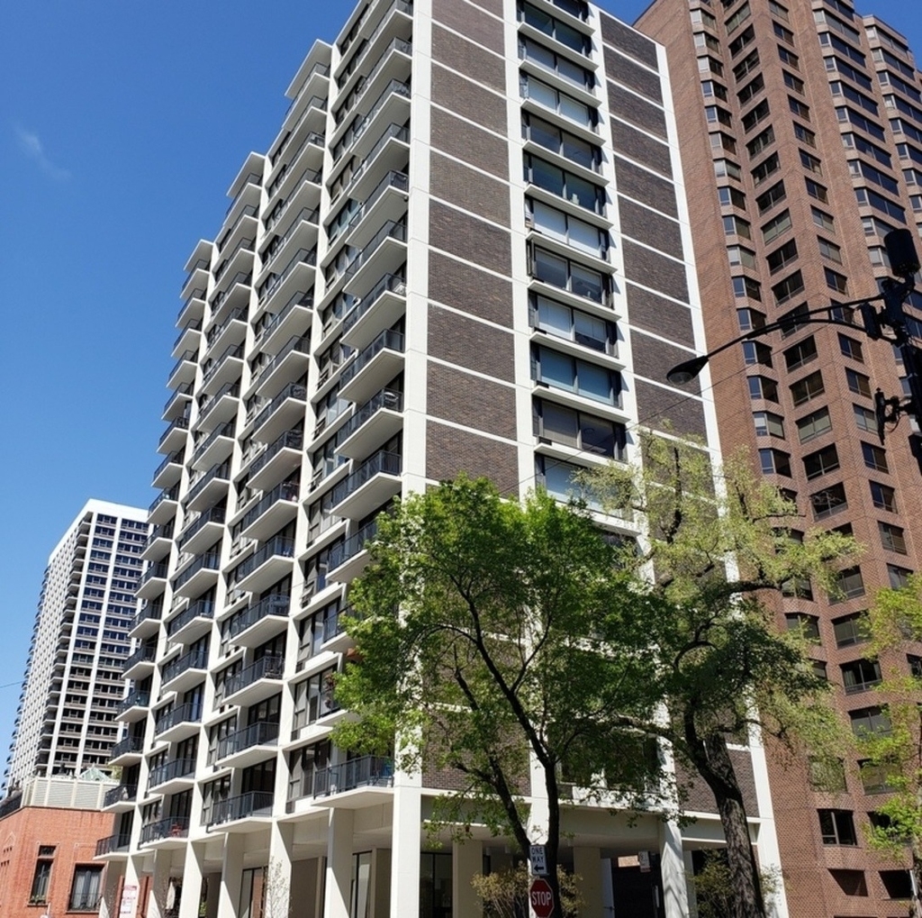 1400 N State Parkway N - Photo 0