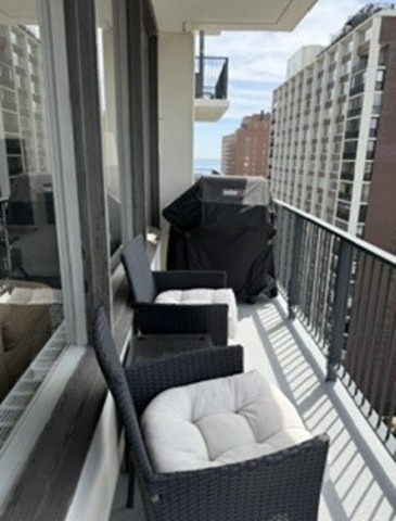 1400 N State Parkway N - Photo 1