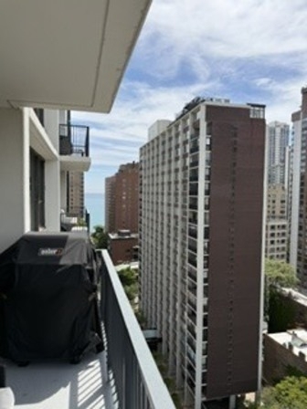 1400 N State Parkway N - Photo 2