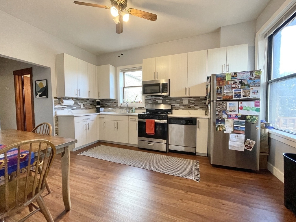 1931 N Hoyne Avenue - Photo 1