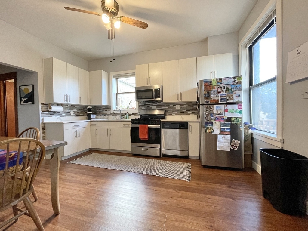 1931 N Hoyne Avenue - Photo 2