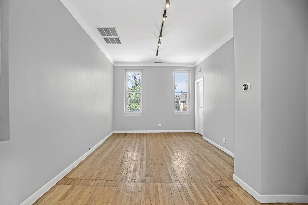 1935 N Damen Avenue - Photo 2