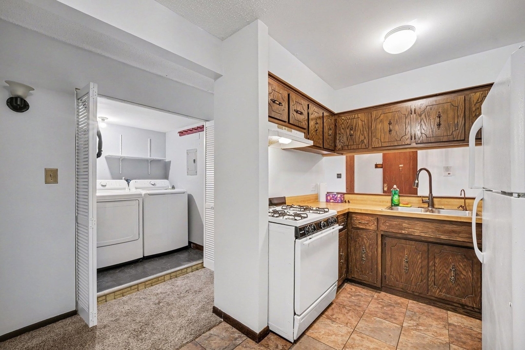 13615 Royal Court - Photo 7