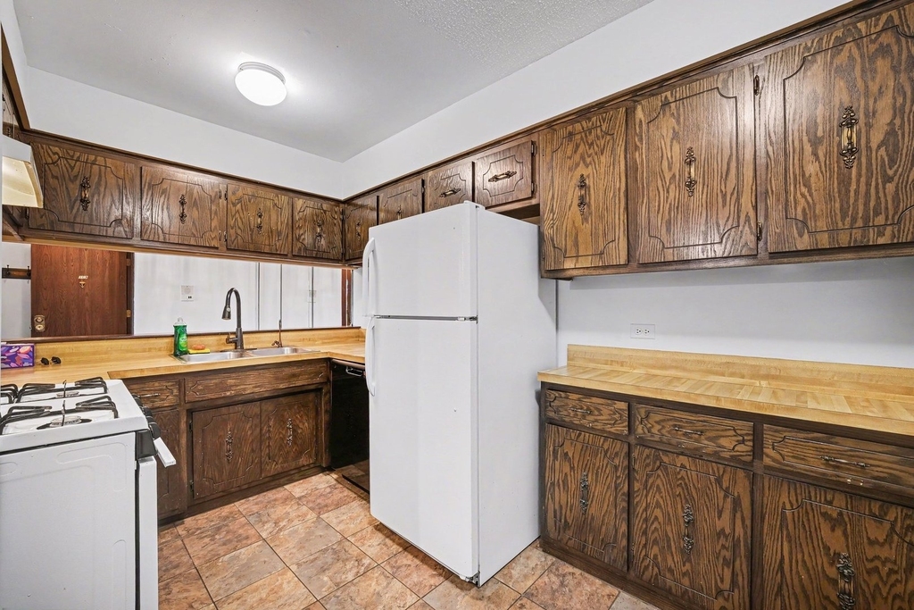 13615 Royal Court - Photo 6