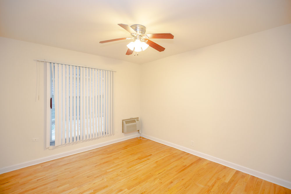 1504 N Dearborn Parkway - Photo 2