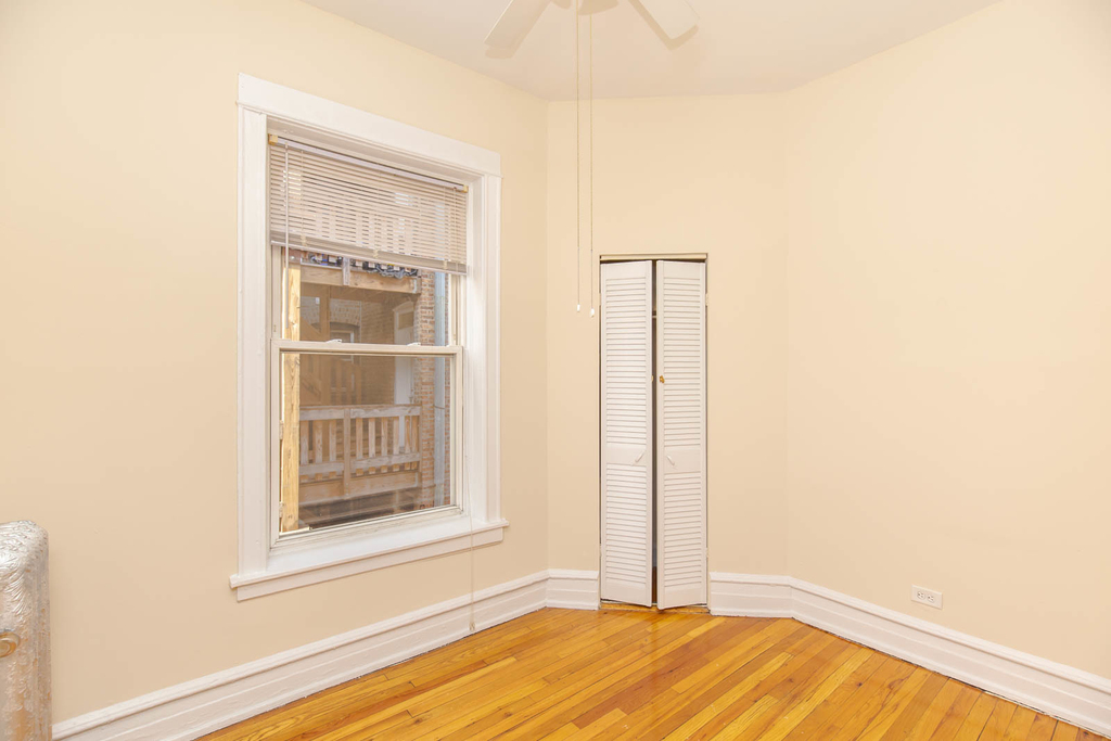 4613 N Ashland Avenue - Photo 2