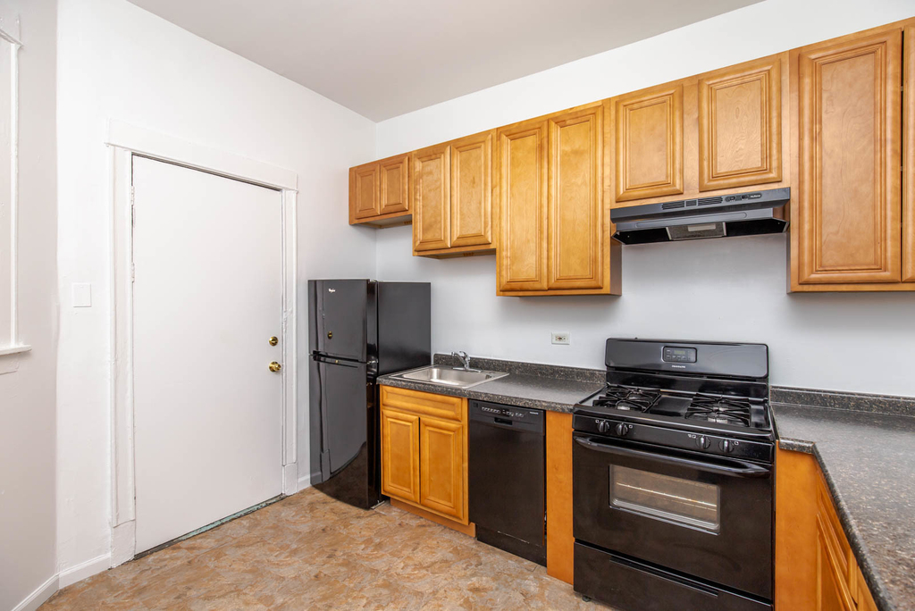 4613 N Ashland Avenue - Photo 1