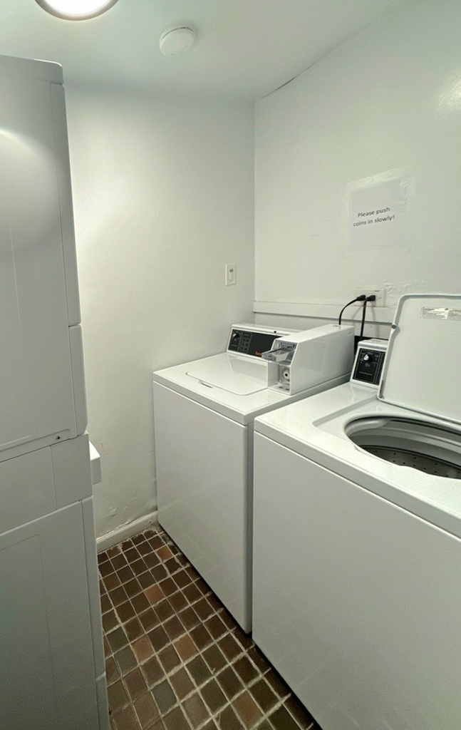 1430 N Dearborn Parkway - Photo 6
