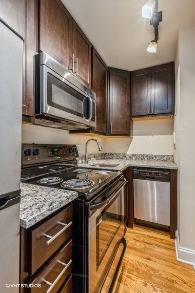 1430 N Dearborn Parkway - Photo 3