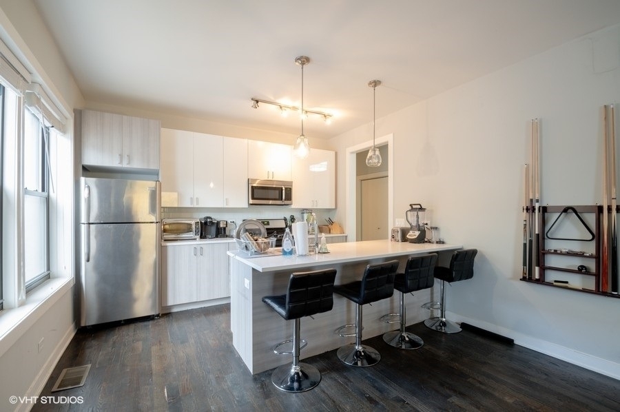 1201 W Addison Street - Photo 2