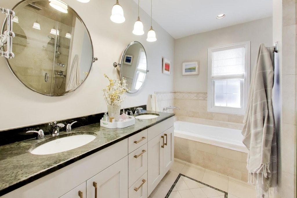 3104 N Southport Avenue - Photo 18