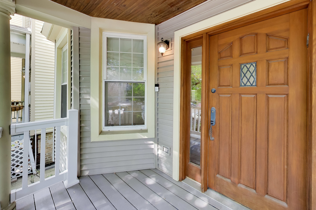3104 N Southport Avenue - Photo 1