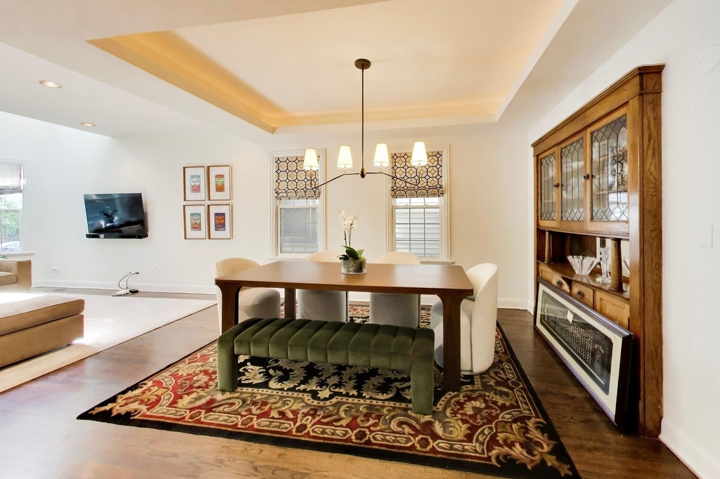 3104 N Southport Avenue - Photo 5