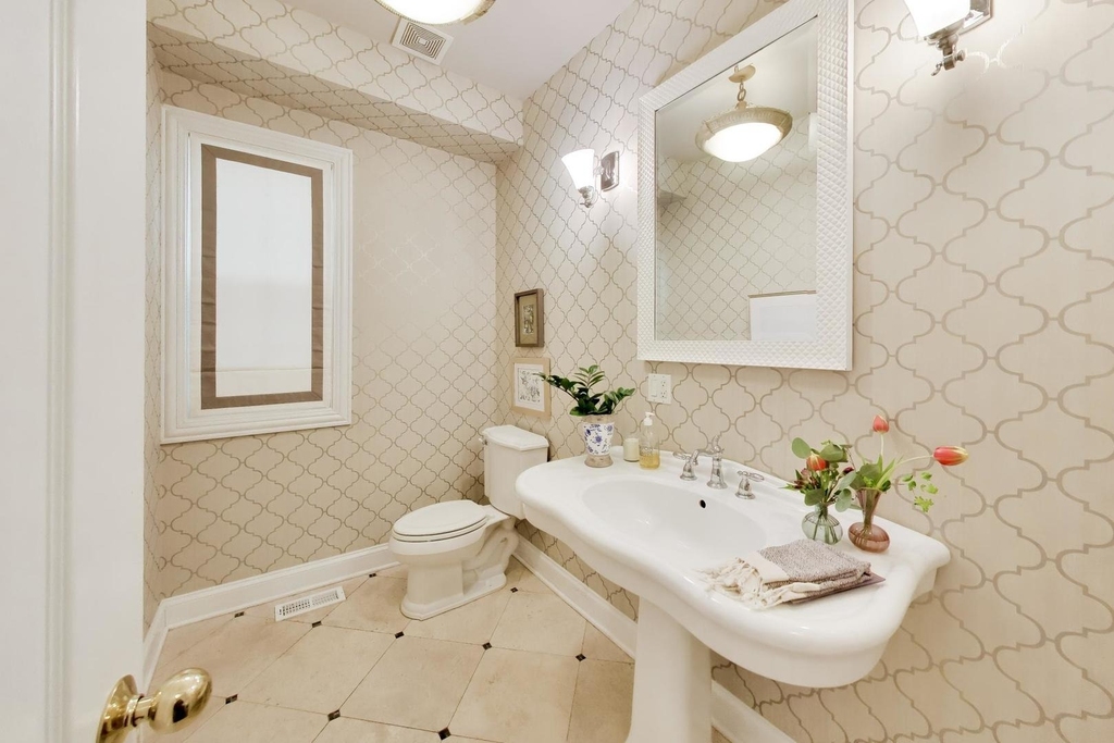 3104 N Southport Avenue - Photo 16