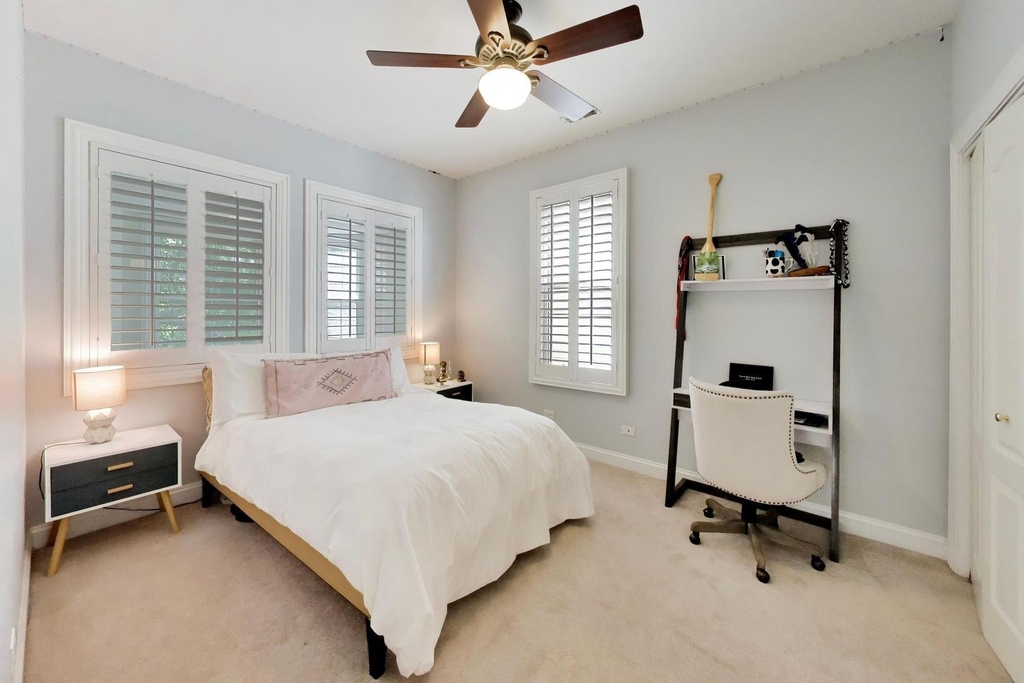 3104 N Southport Avenue - Photo 19