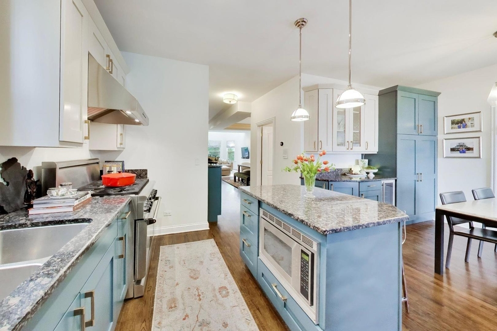 3104 N Southport Avenue - Photo 10