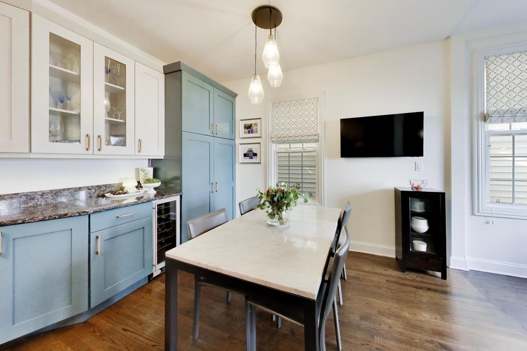 3104 N Southport Avenue - Photo 11
