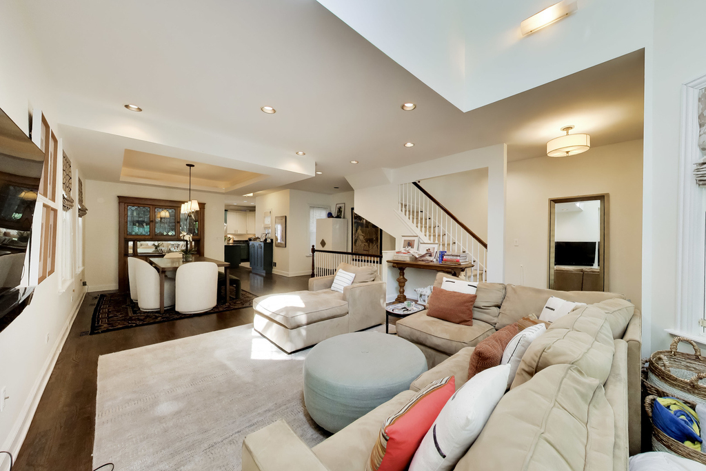 3104 N Southport Avenue - Photo 4