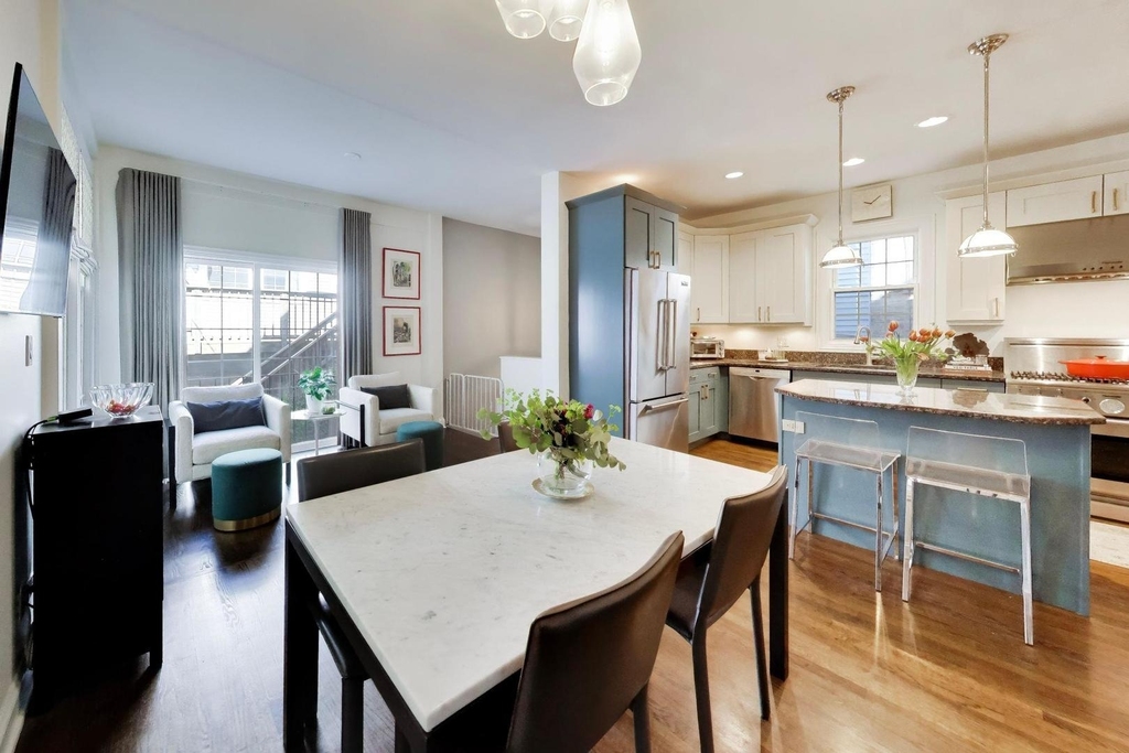 3104 N Southport Avenue - Photo 13